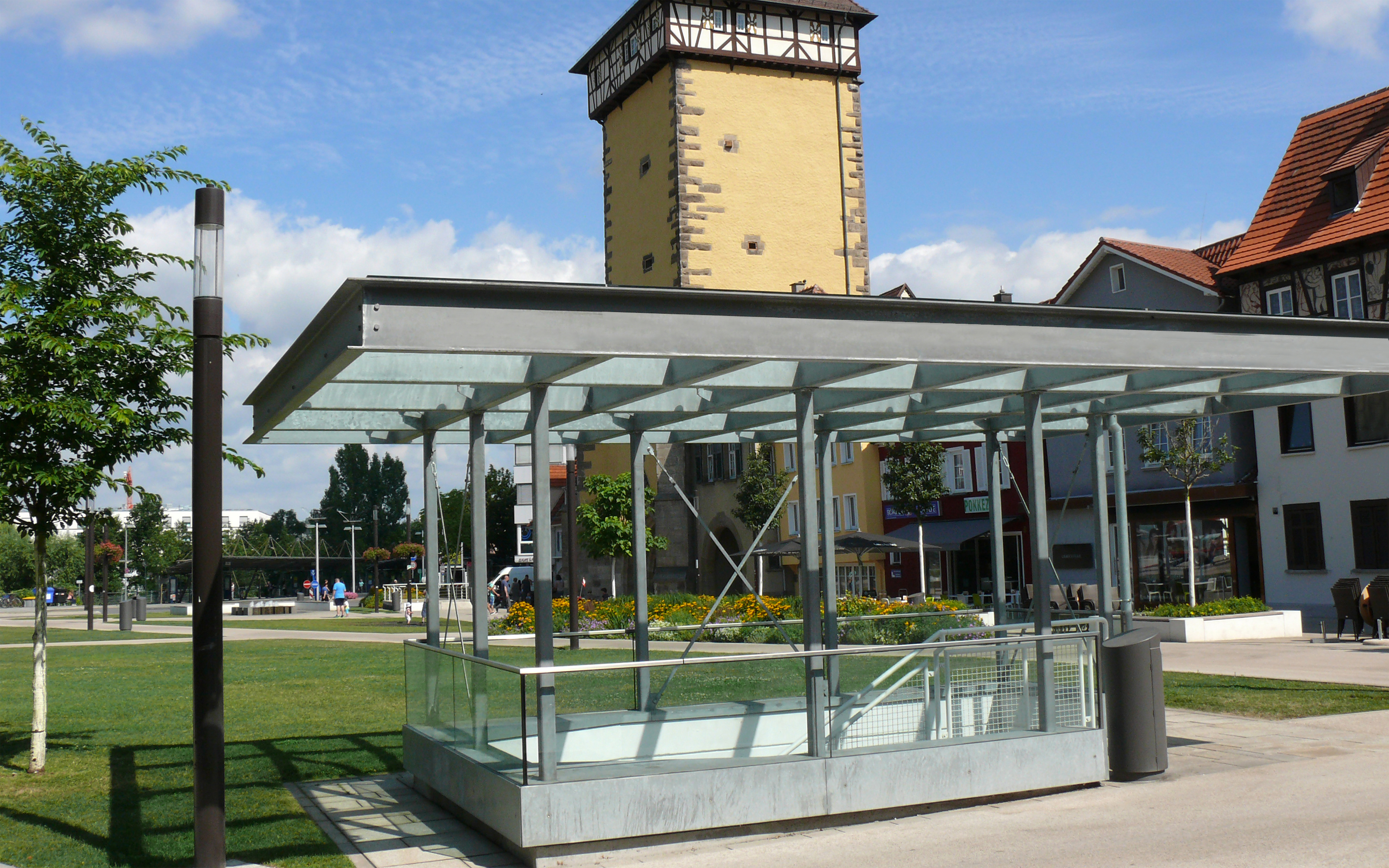 Treppenaufgang von der Tiefgarage zum Stadtzentrum