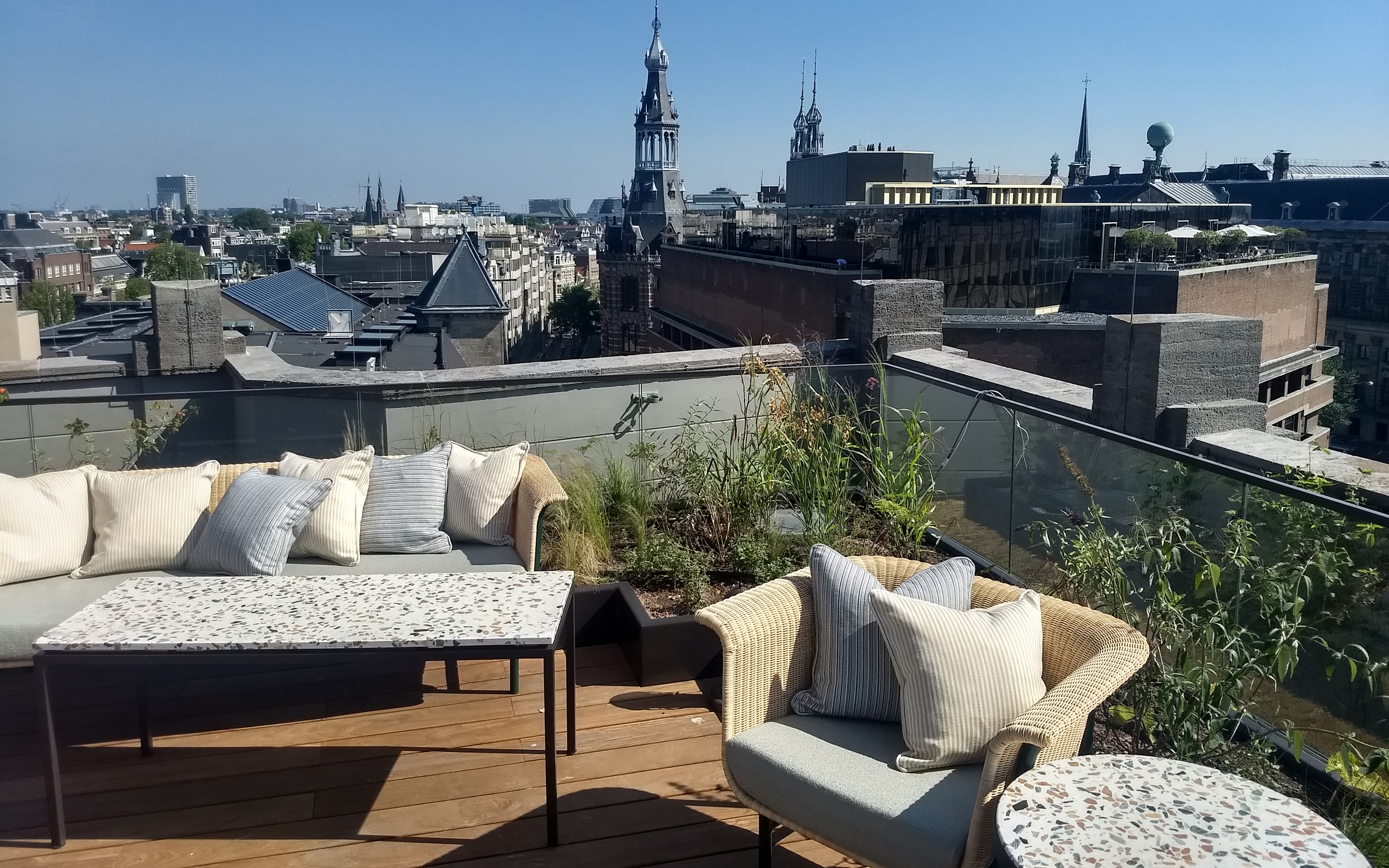 Dachterrasse mit Sitzmöbeln