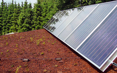 Solarthermie auf einem Gründach mit Substratschüttung