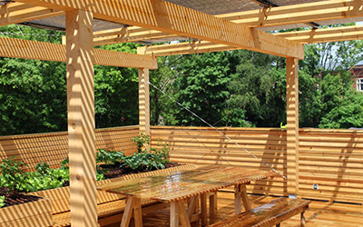 Dachgarten mit Photovoltaik-Röhrenmodulen