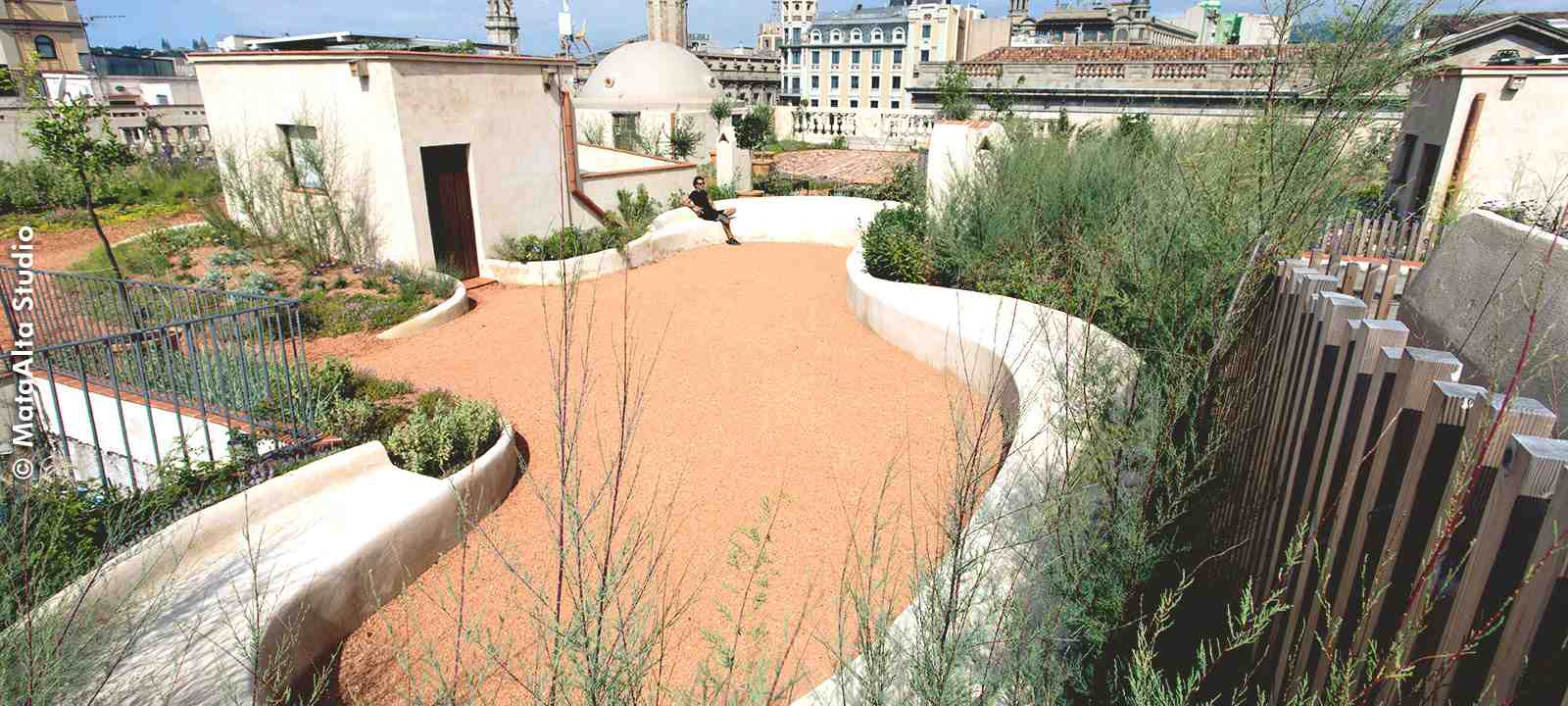 Mediterraner Dachgarten in historischer Kulisse