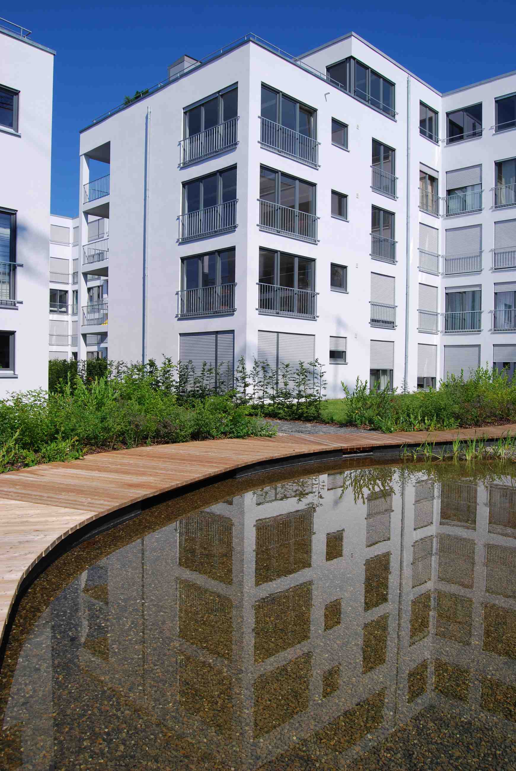 39+ Blauer Garten, Die farbe blau wird als symbol mit ruhe und