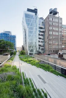 Blühender Dachgarten der „High Line“