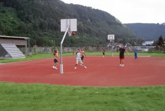 Streetball-Feld auf einem Dach