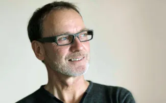 Herbert Dreiseitl ist als Landschaftsarchitekt, Stadtplaner und Professor ein international geachteter Experte für seine Pionierleistungen. Seit über drei Jahrzehnten arbeitet er weltweit auf dem Gebiet der lebenswerten Stadtentwicklung mit Fokus auf innovative nachhaltige Nutzungen und klimatisch angepasste Lösungen auch von urbanen Wassersystemen. © Herbert Dreiseitl Herbert Dreiseitl