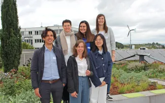 Diese jungen Forscher entwickeln im SOLOCLIM-Projekt zukunftsfähige Ideen zur Stadtklimatisierung (v. li.): Adrián Moredia Valek, Mariana Pereira Guimarães, Sinéad Nicholson, Maricruz Solera Jimenez, Yehan Wu und Marika Tomasi. Soloclim Partner