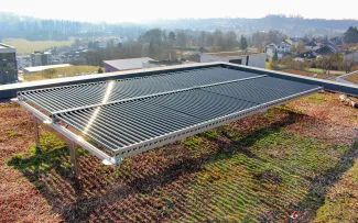 Extensive Dachbegrünung mit PV-Röhren
