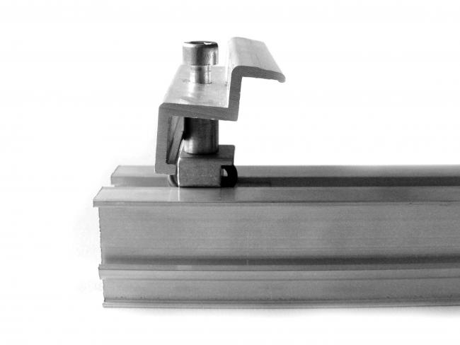 Vormontierte Endklemme, variable Höhe 35 bis 46 mm. Vormontierte Endklemme